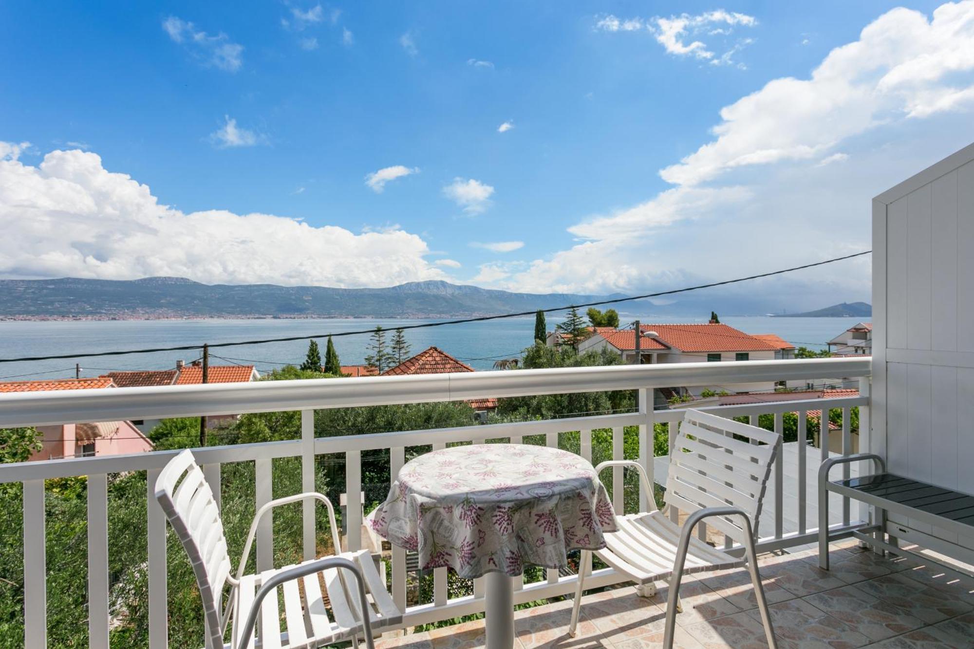 Apartments By The Sea Slatine, Ciovo - 6000 Exterior photo